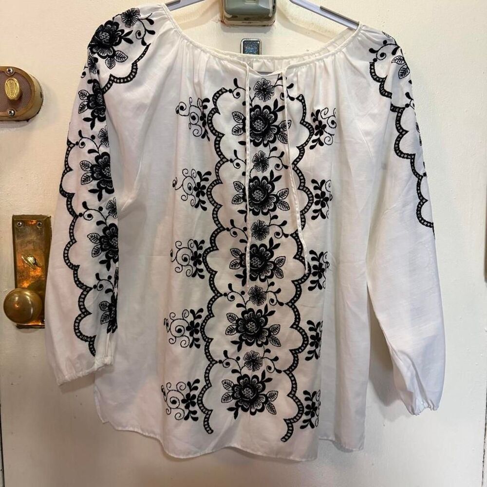 Unbranded Women's White and Black Blouse